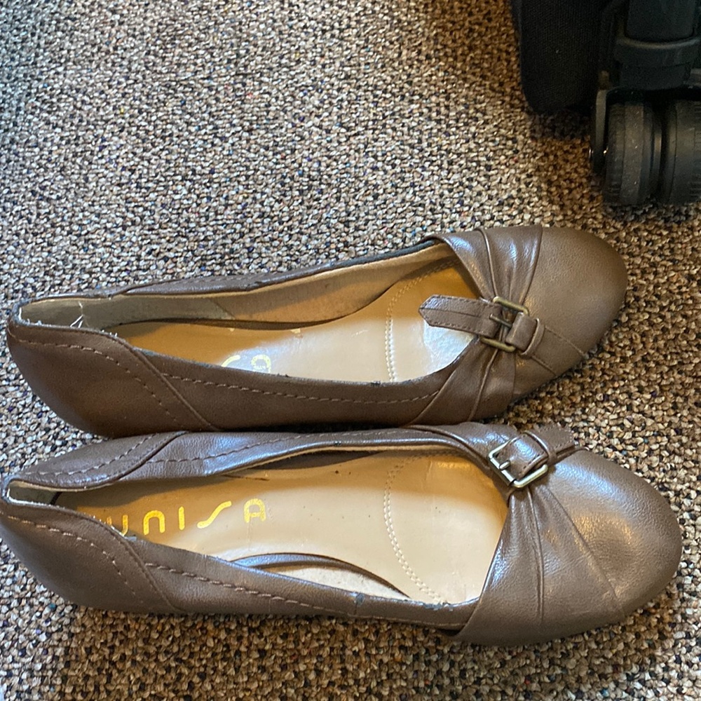 They are dress shoes and they are still in decent condition tan\brown color